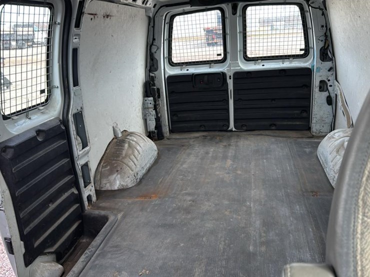 2008-gmc-3500-image-27