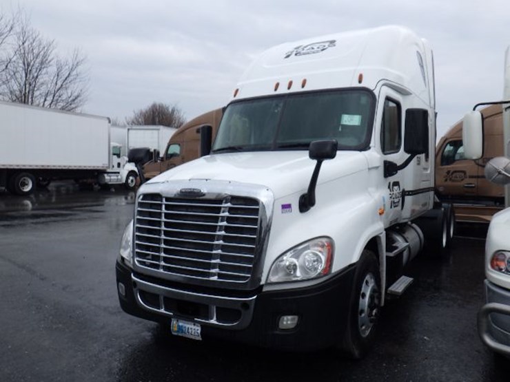 2016-freightliner-cascadia-125-image-1