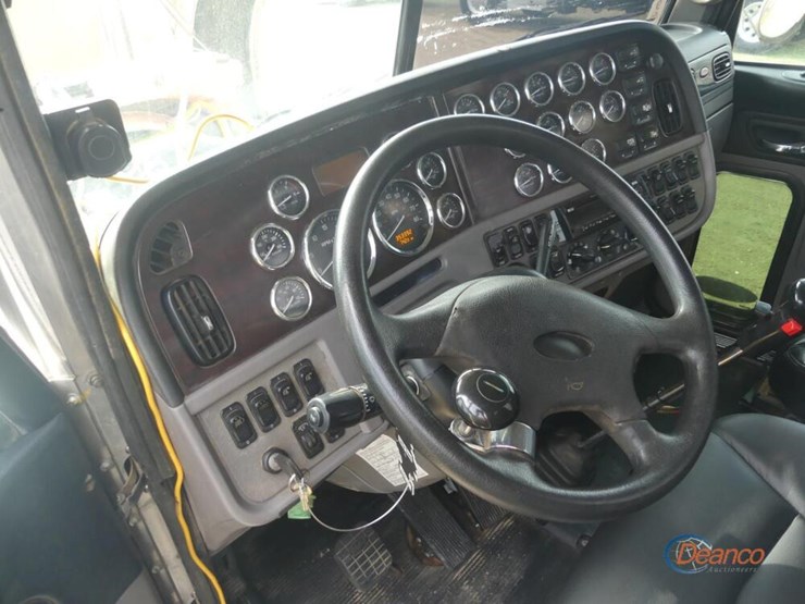 2019-peterbilt-389-image-15