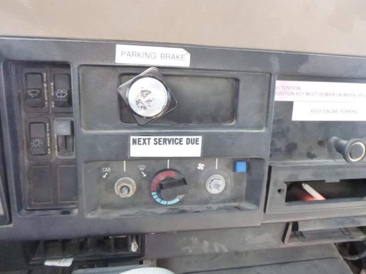 1995-international-4700-image-11