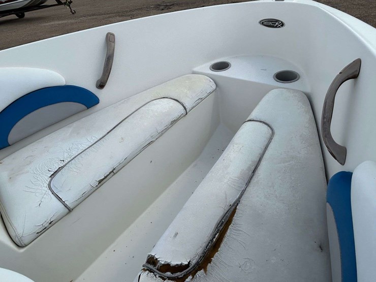 2007-stingray-180rx-ski-boat-image-11