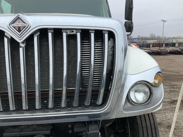 2014-international-7300-image-13