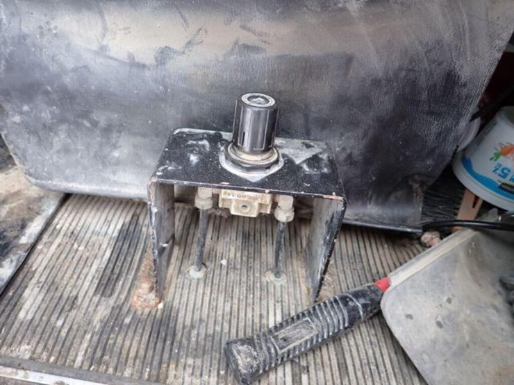 2011-peterbilt-365-image-30