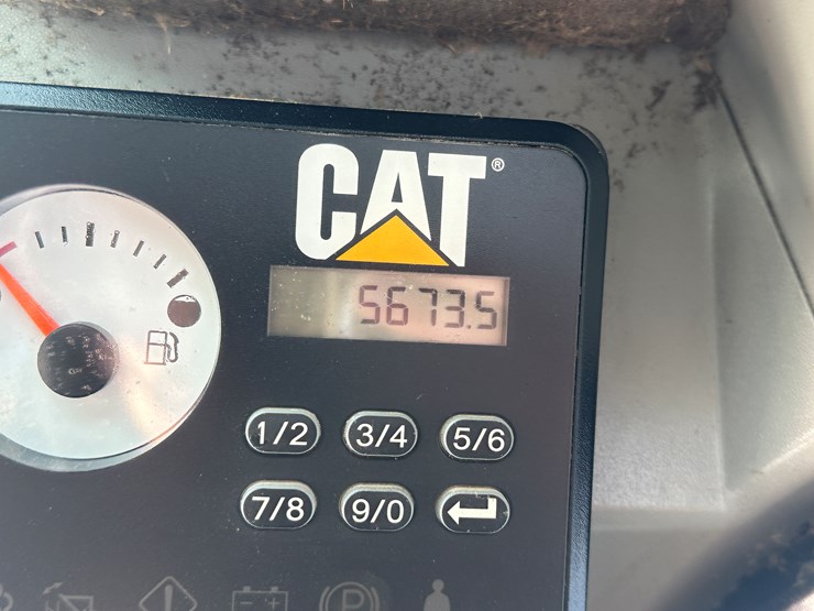 2018-caterpillar-236d-image-33