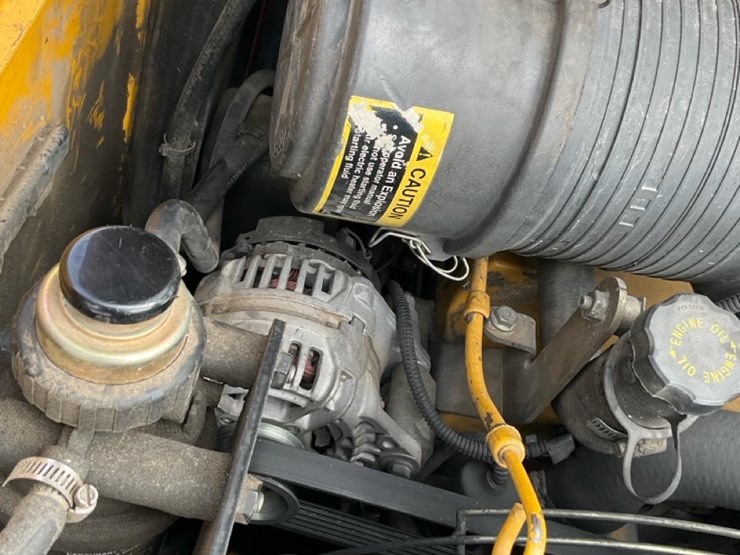 2004-john-deere-320-image-42