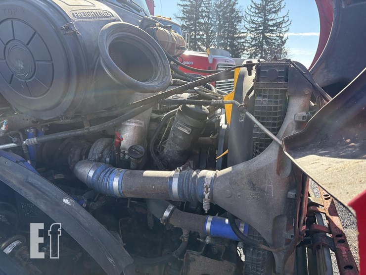 2004-freightliner-columbia-112-image-30