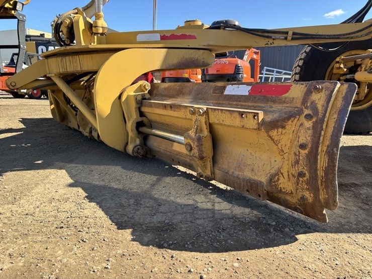 caterpillar-143h-image-17