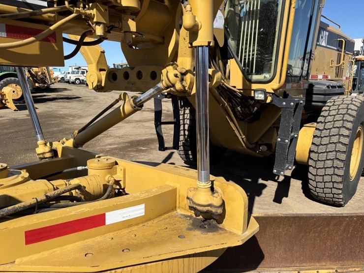 caterpillar-143h-image-13