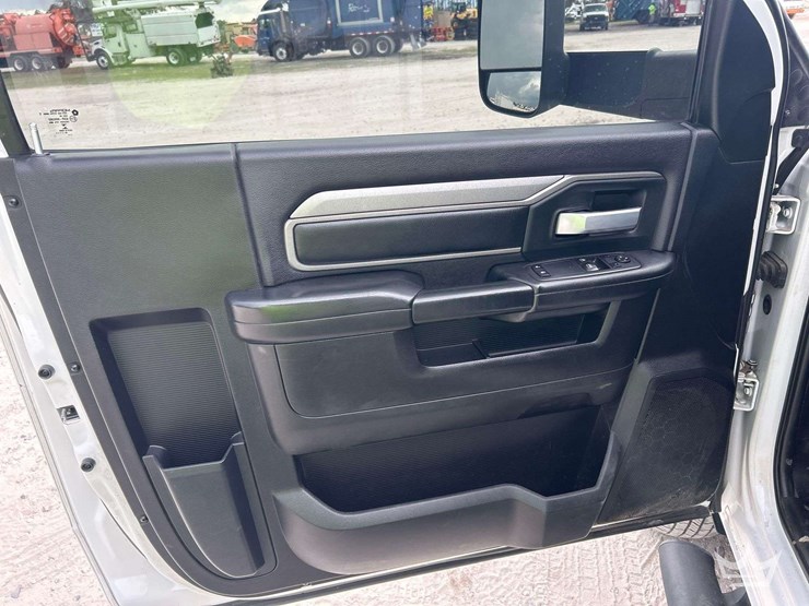 2019-dodge-3500-image-14