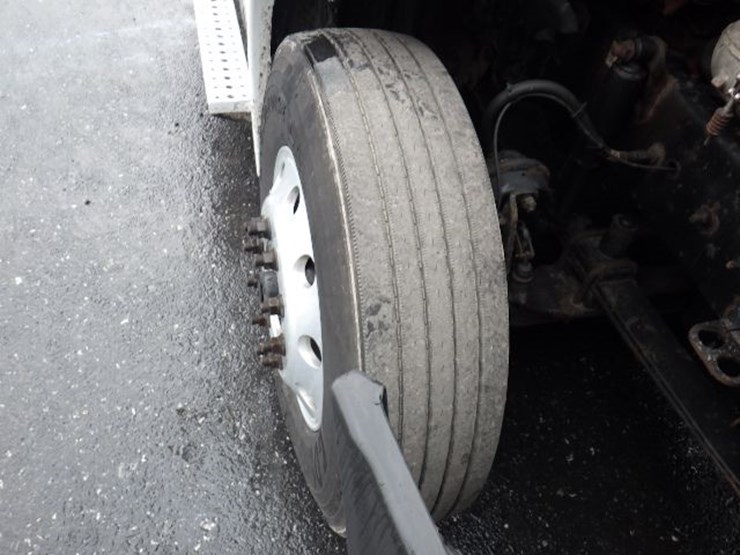 2016-freightliner-cascadia-125-image-28