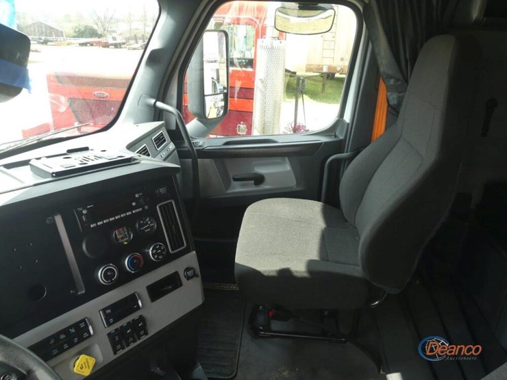 2023-freightliner-cascadia-116-image-14