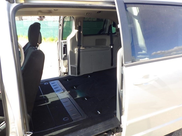 2012-dodge-grand-caravan-image-7