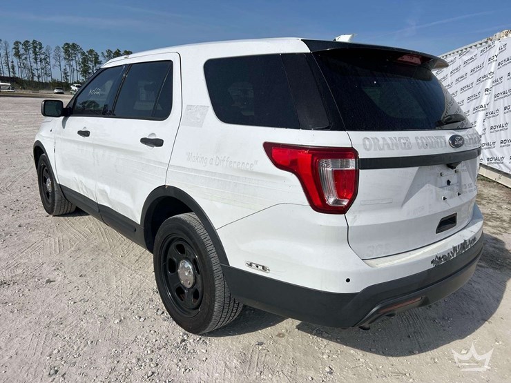 2016-ford-explorer-image-4