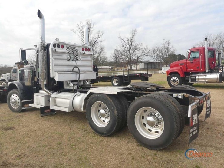 2020-peterbilt-389-image-3