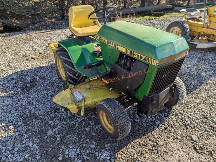john-deere-317-image-4