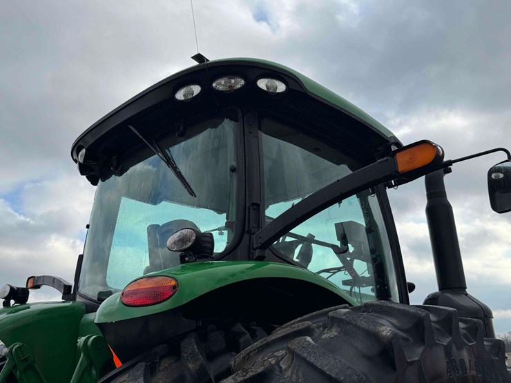 2013-john-deere-8235r-image-22