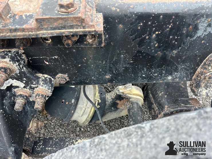 1999-freightliner-fld120-image-11