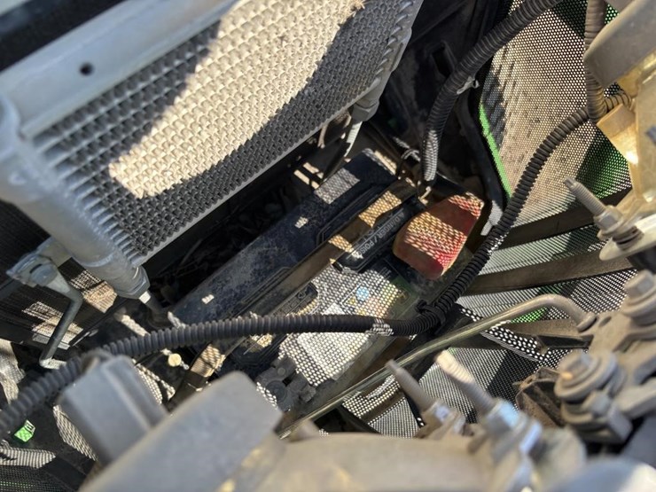 2021-john-deere-1025r-image-42