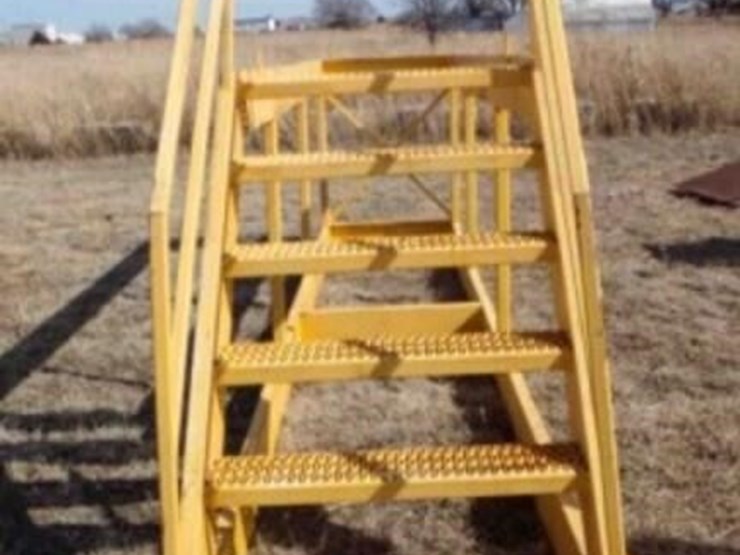 metal-steps-platform,-no-floor,-18'-l,-40"-w-image-2