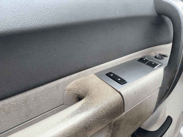 2013-chevrolet-silverado-2500hd-image-14