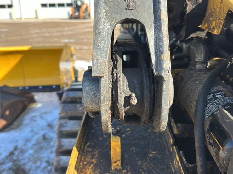 2011-new-holland-c238-image-39