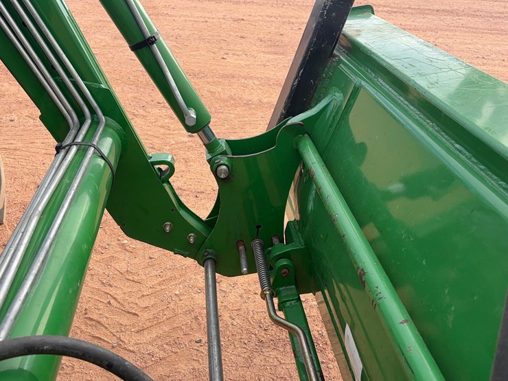 2009-john-deere-5083e-image-13