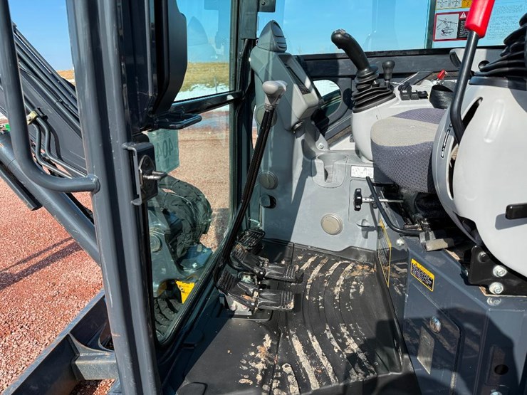 2021-deere-30g-image-44