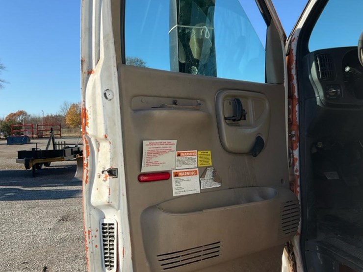 2004-gmc-topkick-image-82