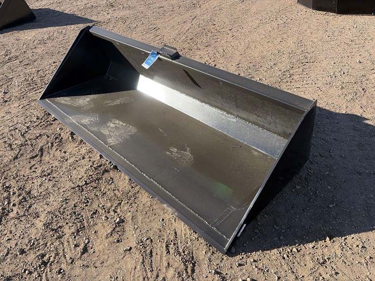 qt-bucket-with-blade-image-1