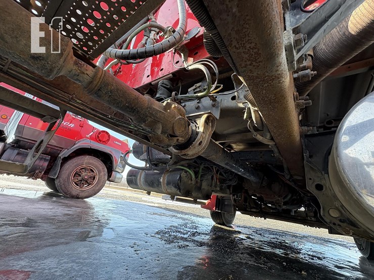 2004-freightliner-columbia-112-image-6