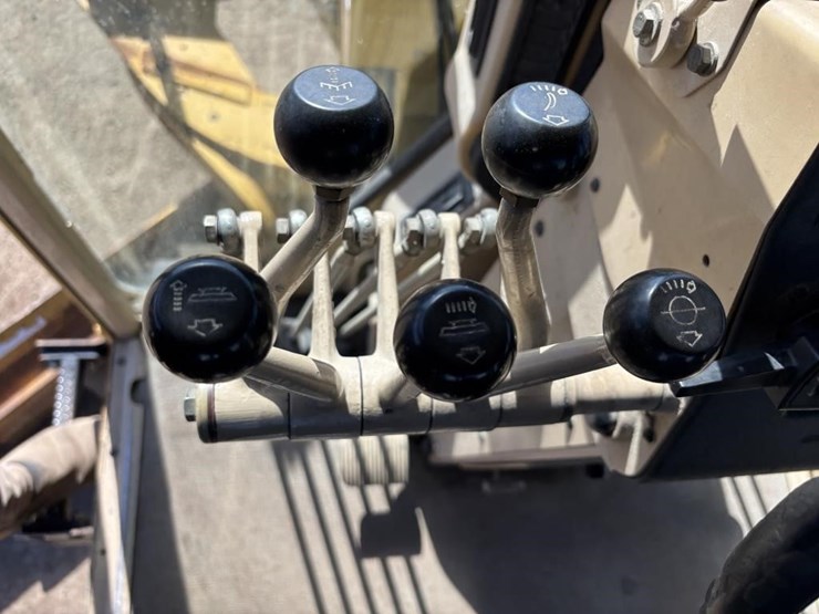 caterpillar-143h-image-42