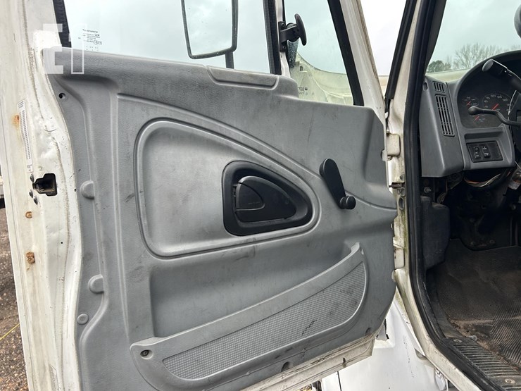 2004-international-4300-image-12