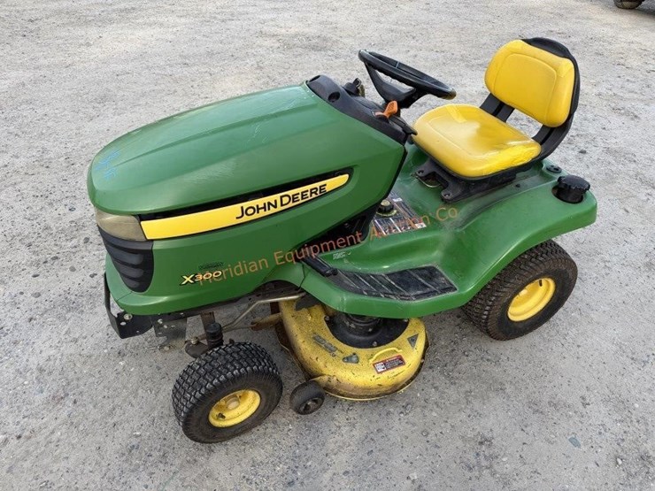 john-deere-x300-image-1