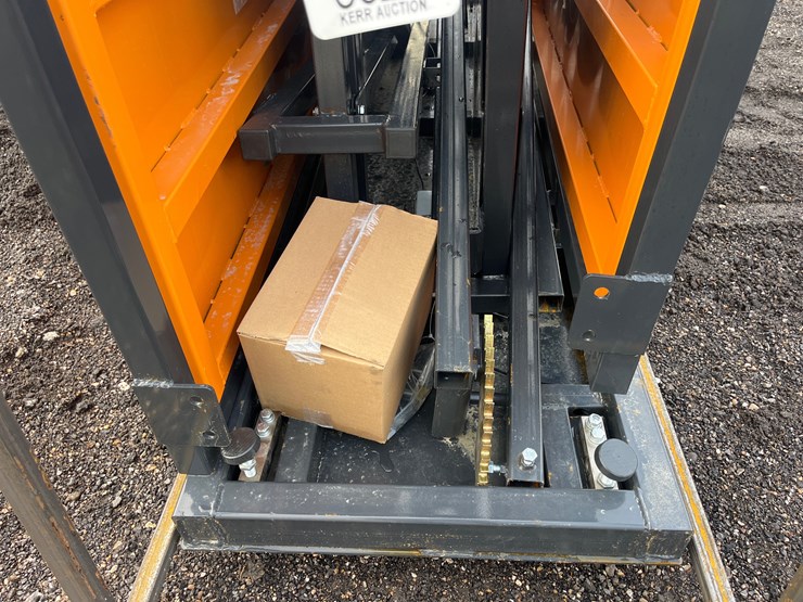 #5025-•-new-land-honor-10-ft-squeeze-chute-image-7