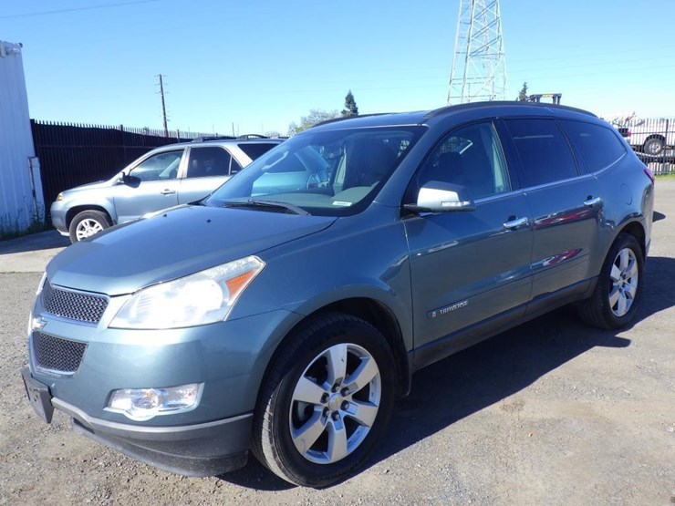 2009-chevrolet-traverse-image-1