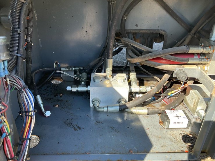 2015-skyjack-sj7135rt-image-39