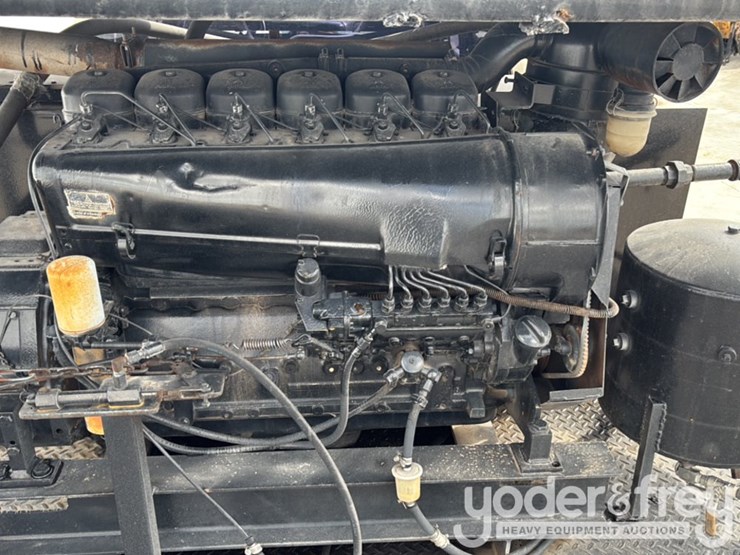 2009-ford-750-image-31