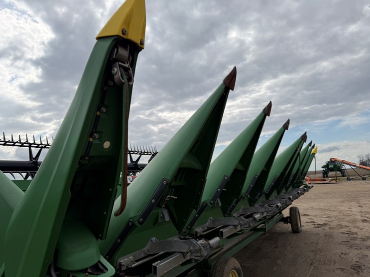 john-deere-c8r-image-50