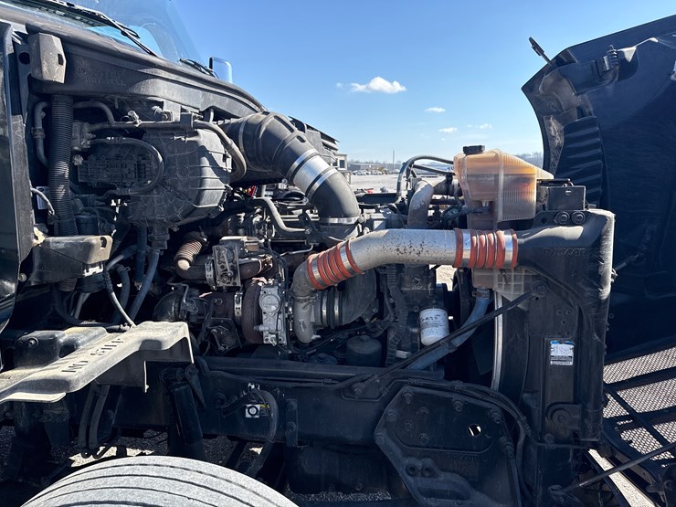 peterbilt-579-image-10