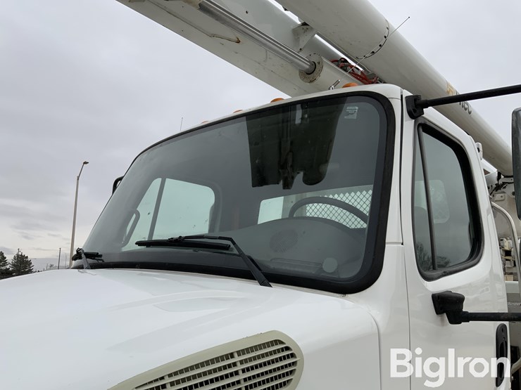 2009-freightliner-m2-106-image-13