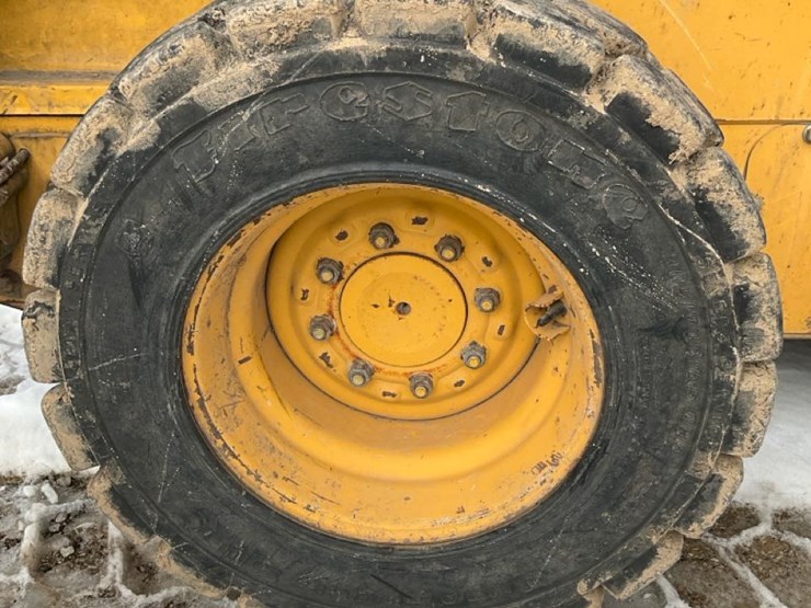 2004-john-deere-320-image-14