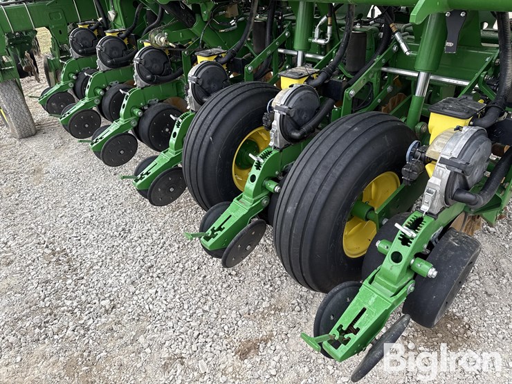 john-deere-1790-image-15