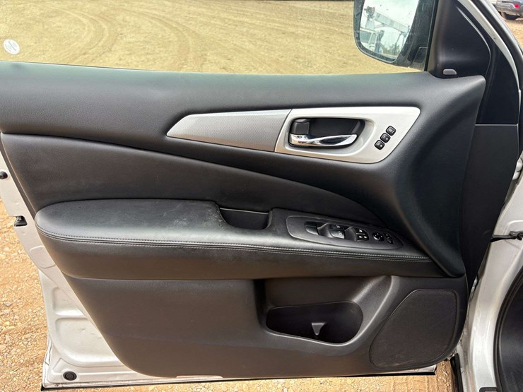2017-nissan-pathfinder-image-11