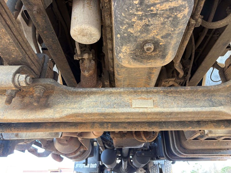 2018-hino-268a-image-12