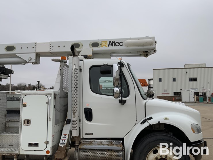 2010-freightliner-m2-106-s/a-bucket-truck-image-18