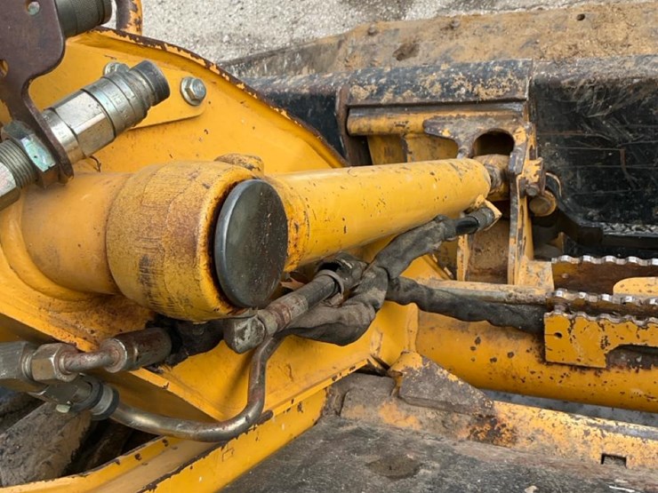 2004-john-deere-320-image-30