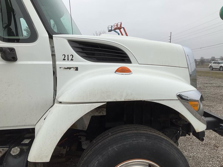 2014-international-7300-image-108