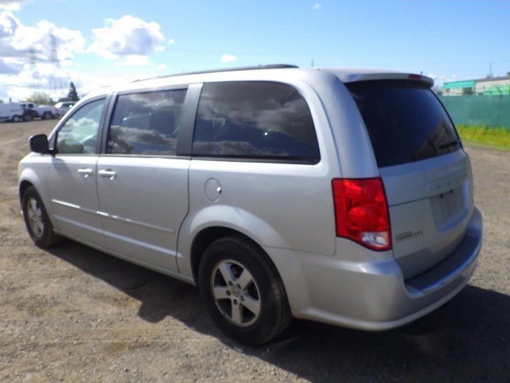 2012-dodge-grand-caravan-image-4