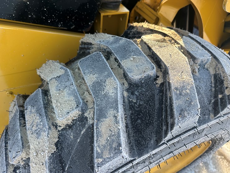 2018-caterpillar-236d-image-59