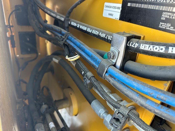 2018-caterpillar-236d-image-25